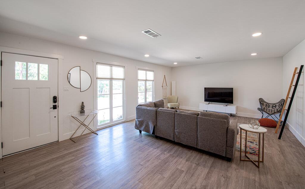 122 Havana ST — photo 3
