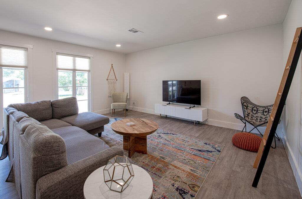 122 Havana ST — photo 4