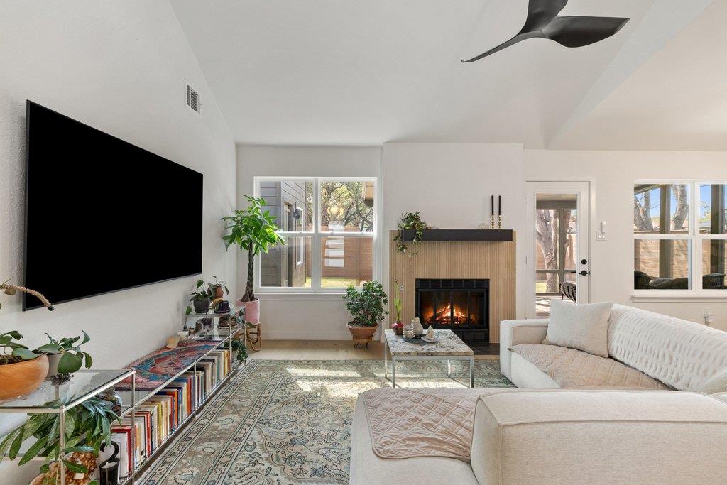 8202 Cache DR — photo 3