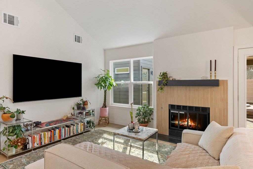 8202 Cache DR — photo 4