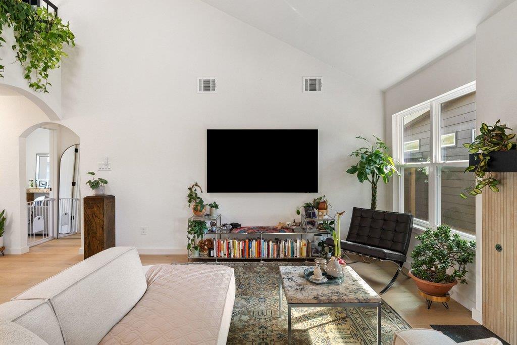 8202 Cache DR — photo 5