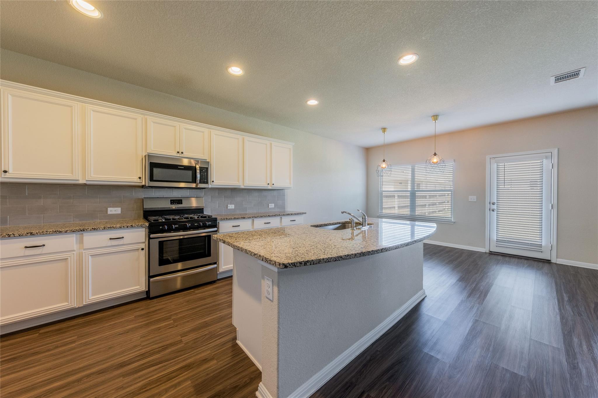 1248 Fairhaven GTWY — photo 3