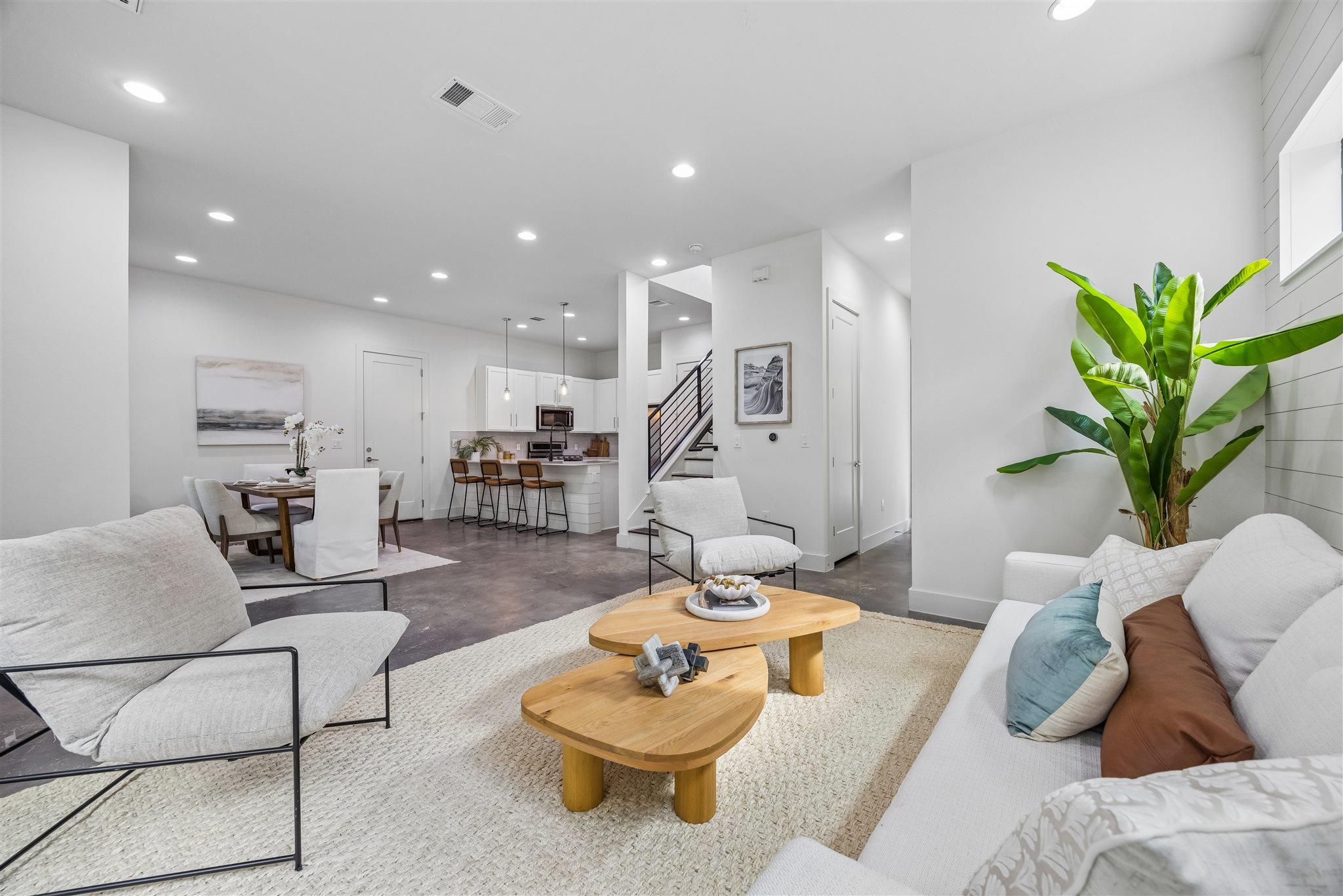1118 Algarita Ave #2 — photo 3