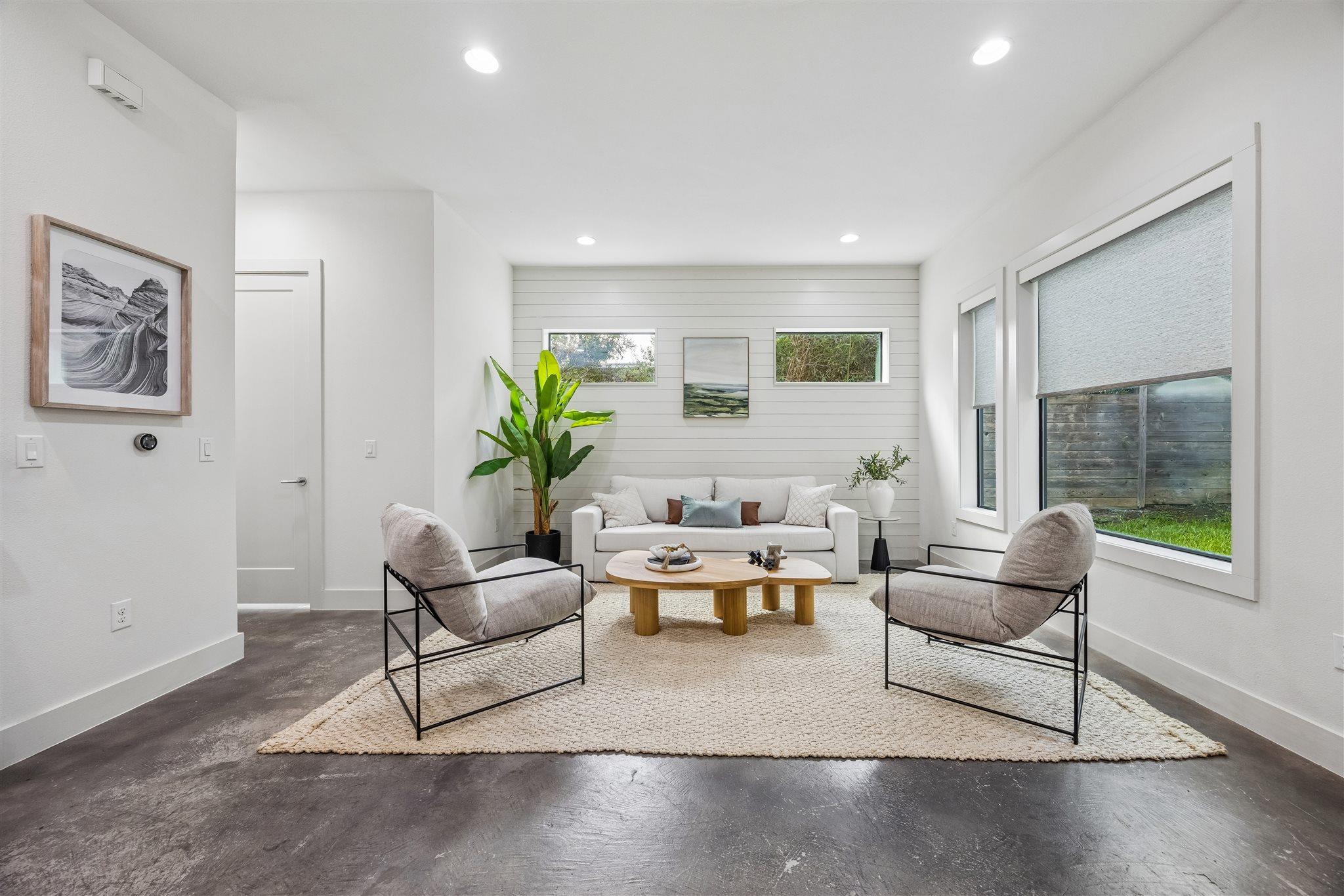 1118 Algarita Ave #2 — photo 4