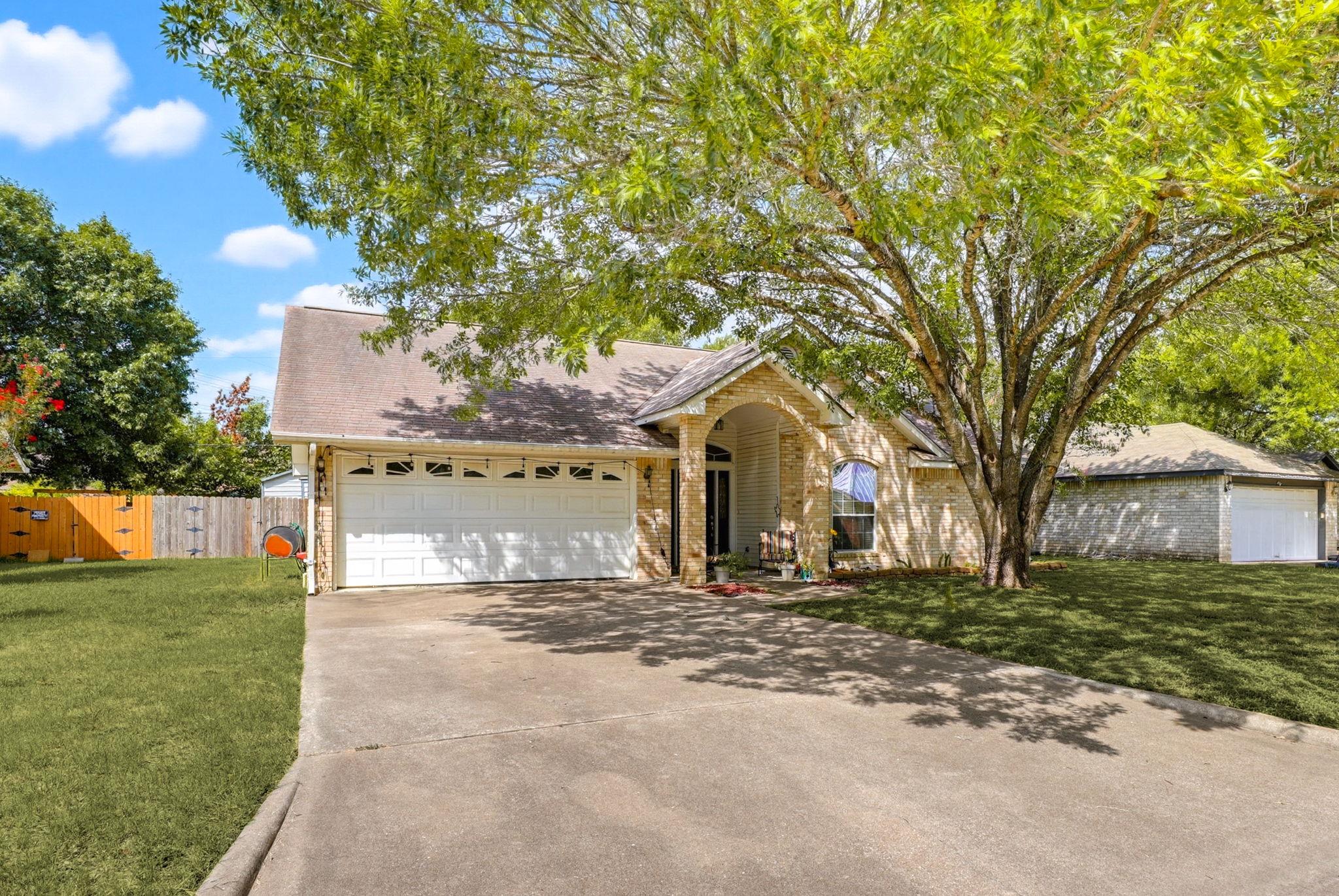 1001 Travis ST — photo 3