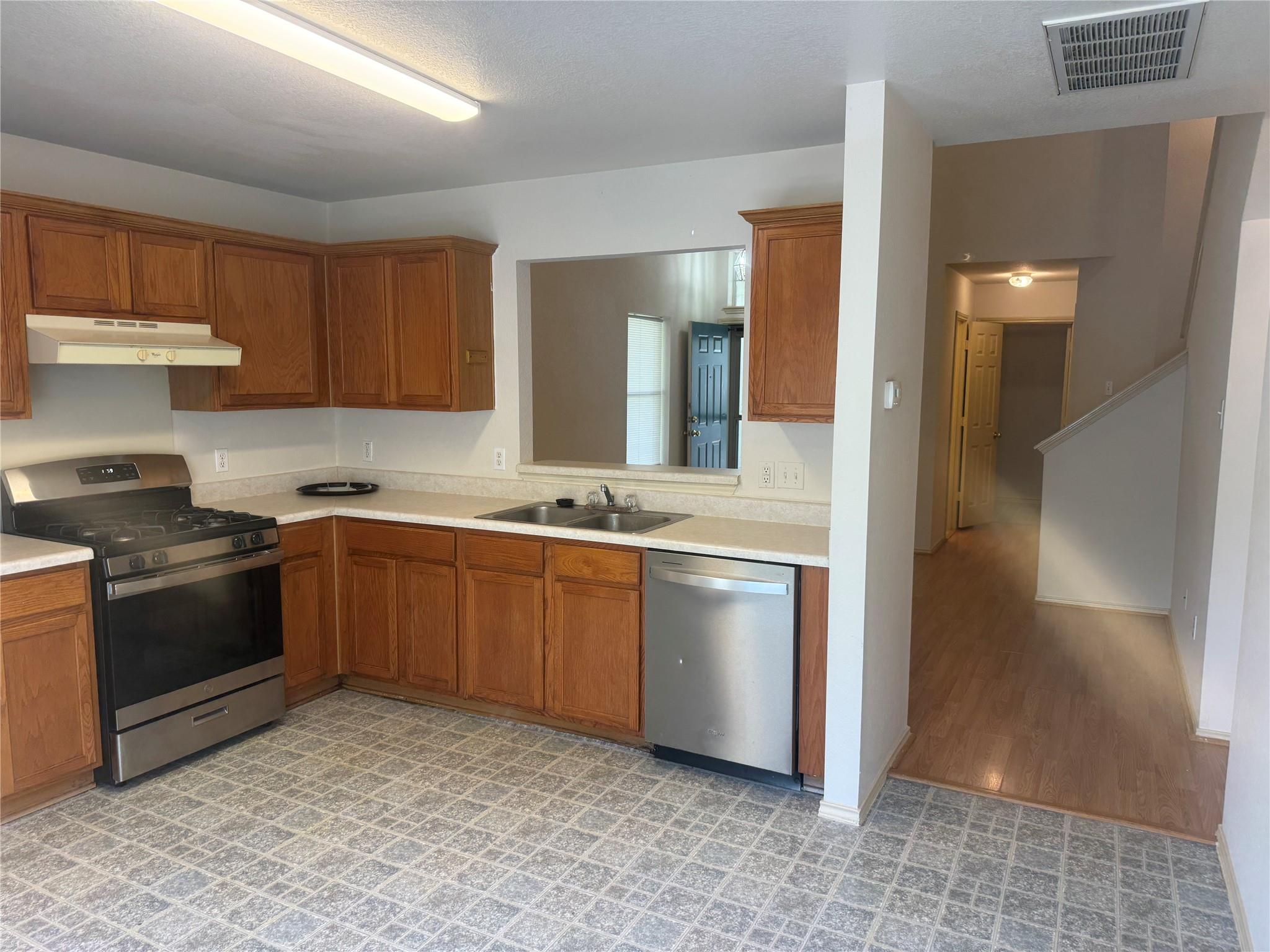 902 Moser River DR — photo 3