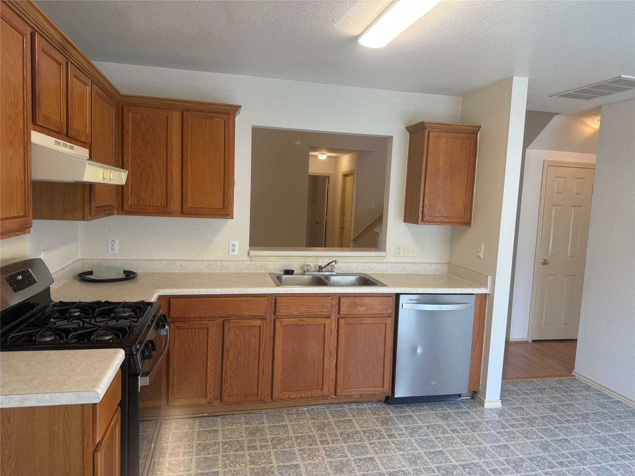 902 Moser River DR — photo 4