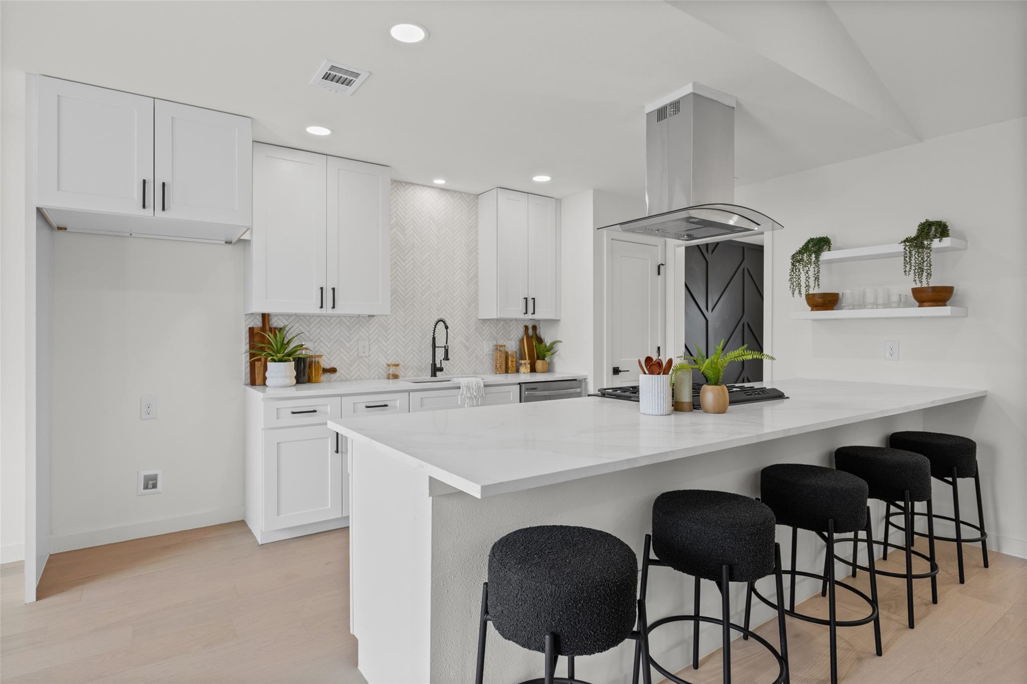 7901 Woodcroft DR — photo 3