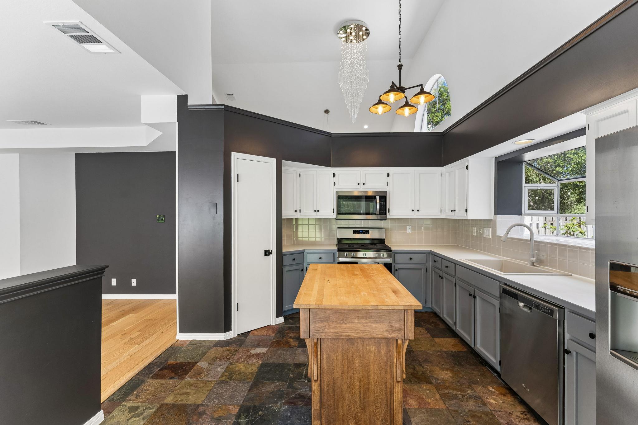 3609 Latimer DR — photo 4