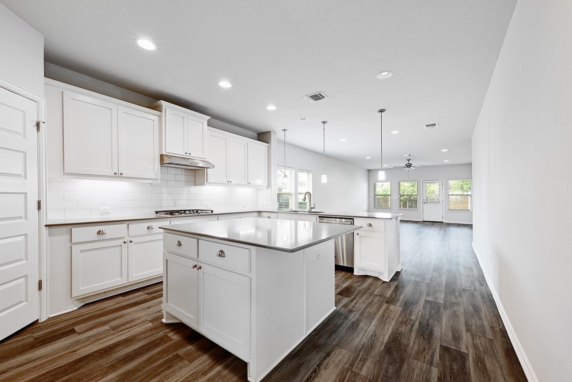 8816 Mina DR — photo 3