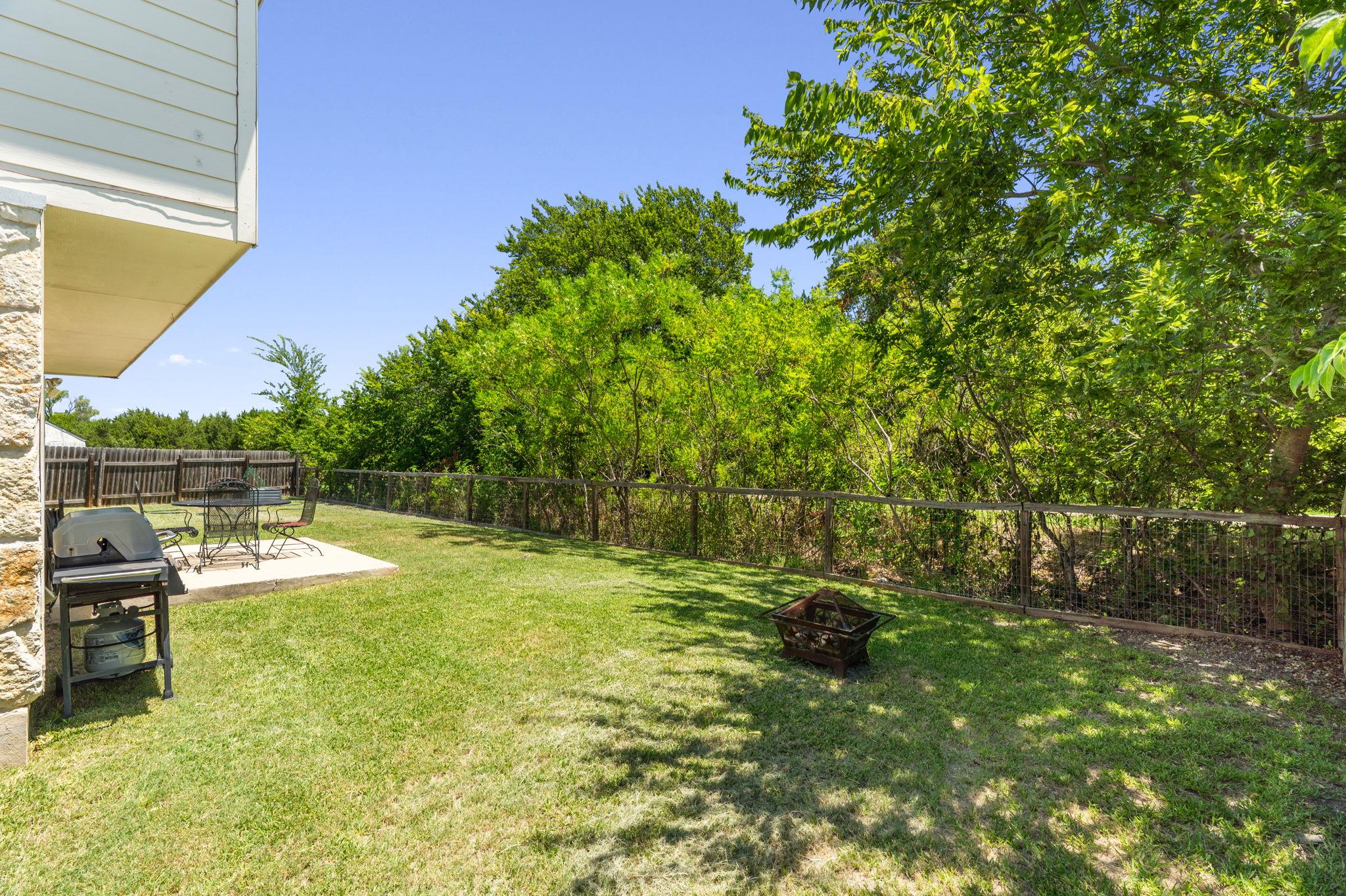 704 Honeysuckle DR — photo 5