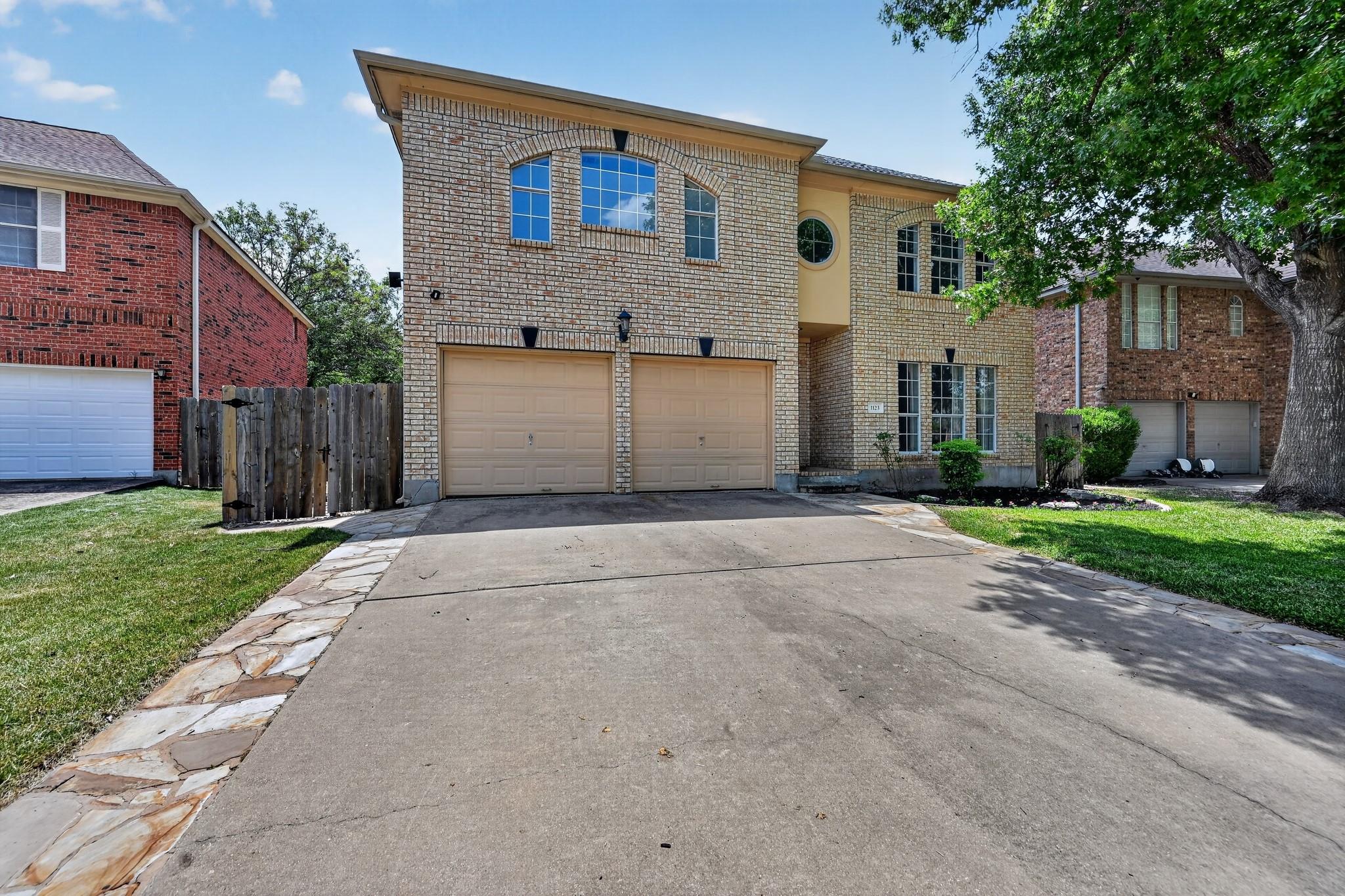 1123 Oaklands DR — photo 3