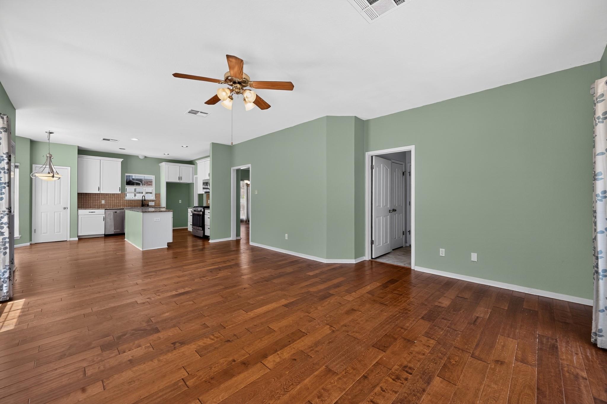 1123 Oaklands DR — photo 4
