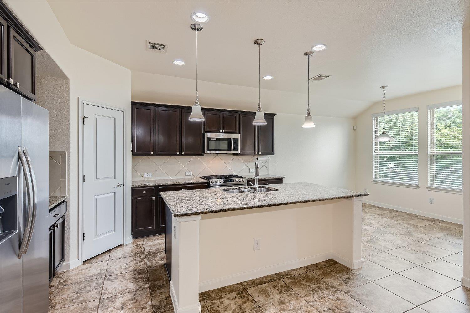 7010 Etna WAY — photo 4