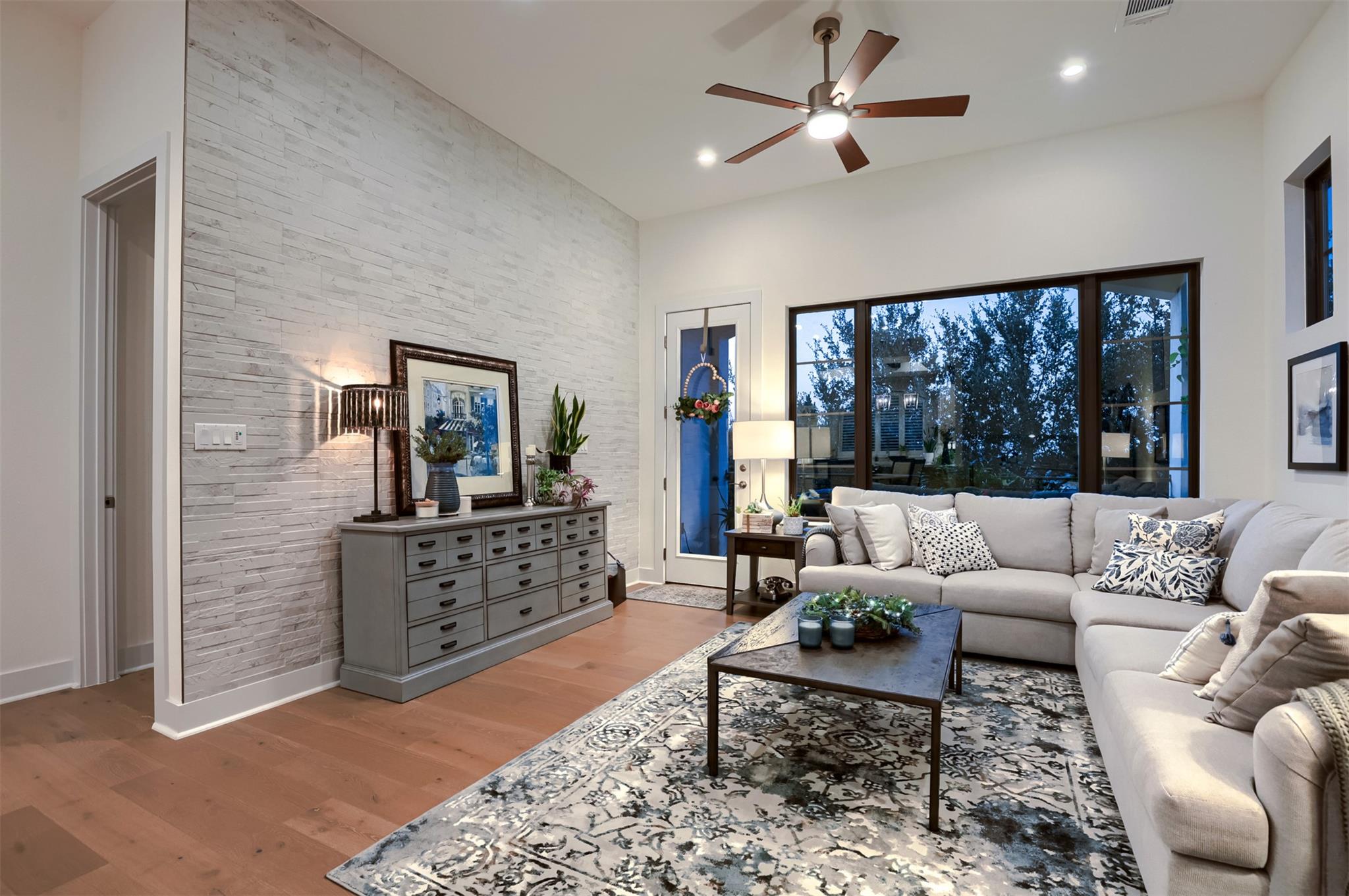 215 Honey Creek CT — photo 4