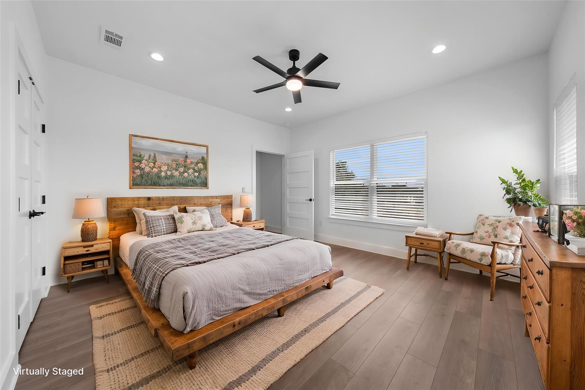 212 Southwood DR — photo 3
