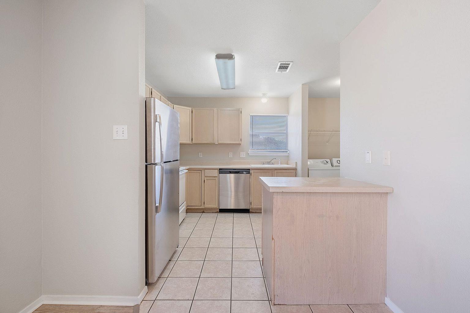 2214 Katy LN #D — photo 3