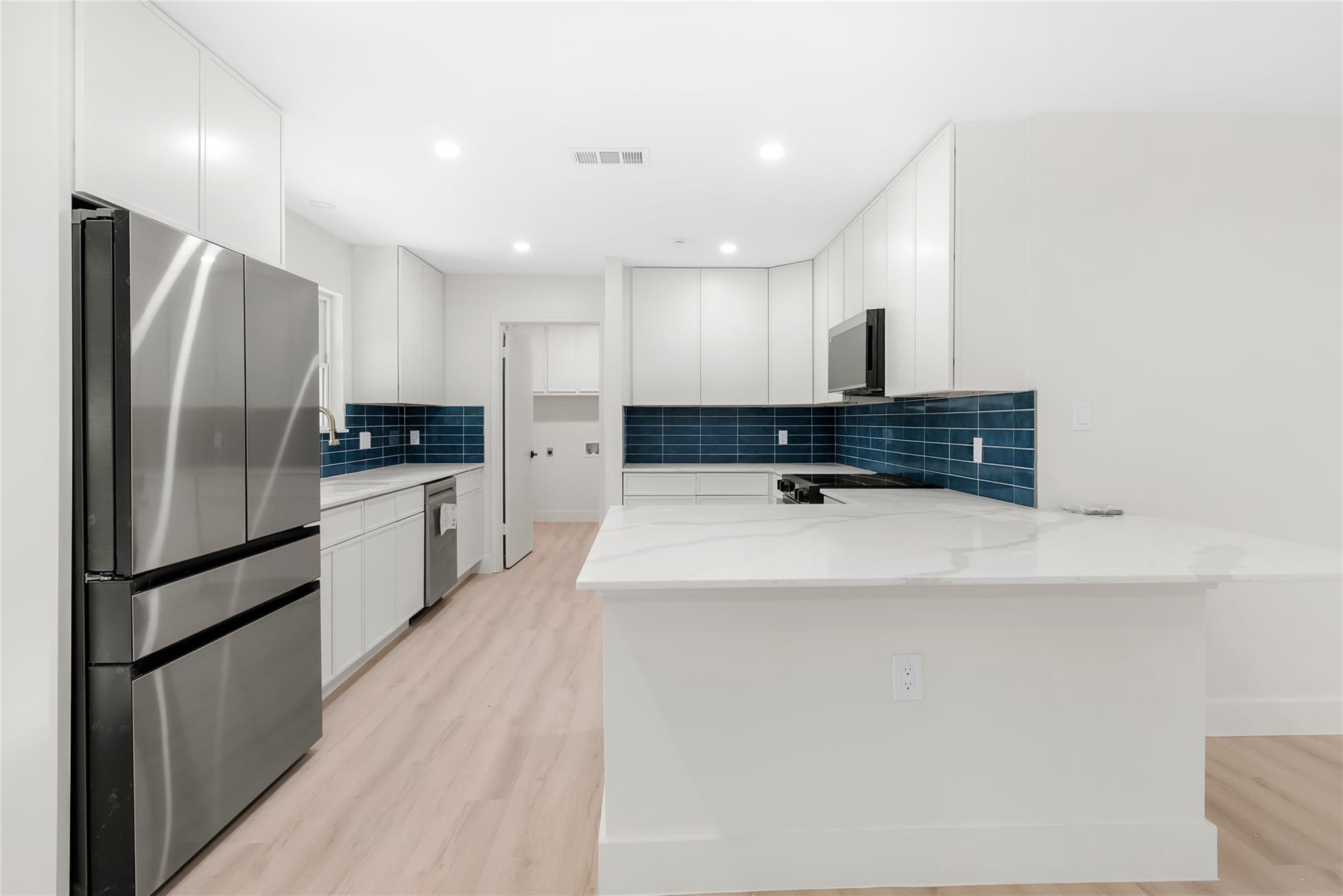 1403 Creekview DR — photo 4