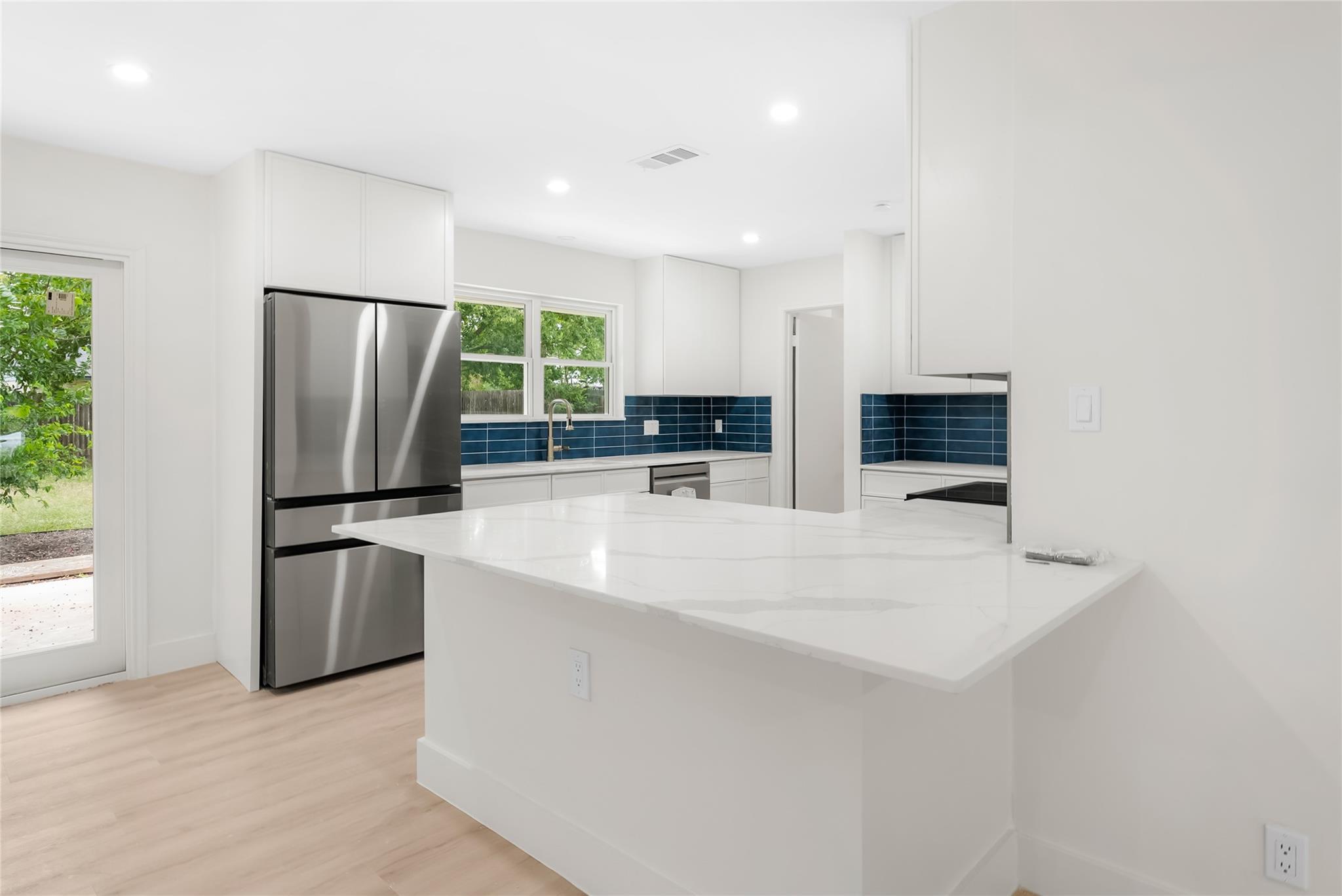 1403 Creekview DR — photo 5