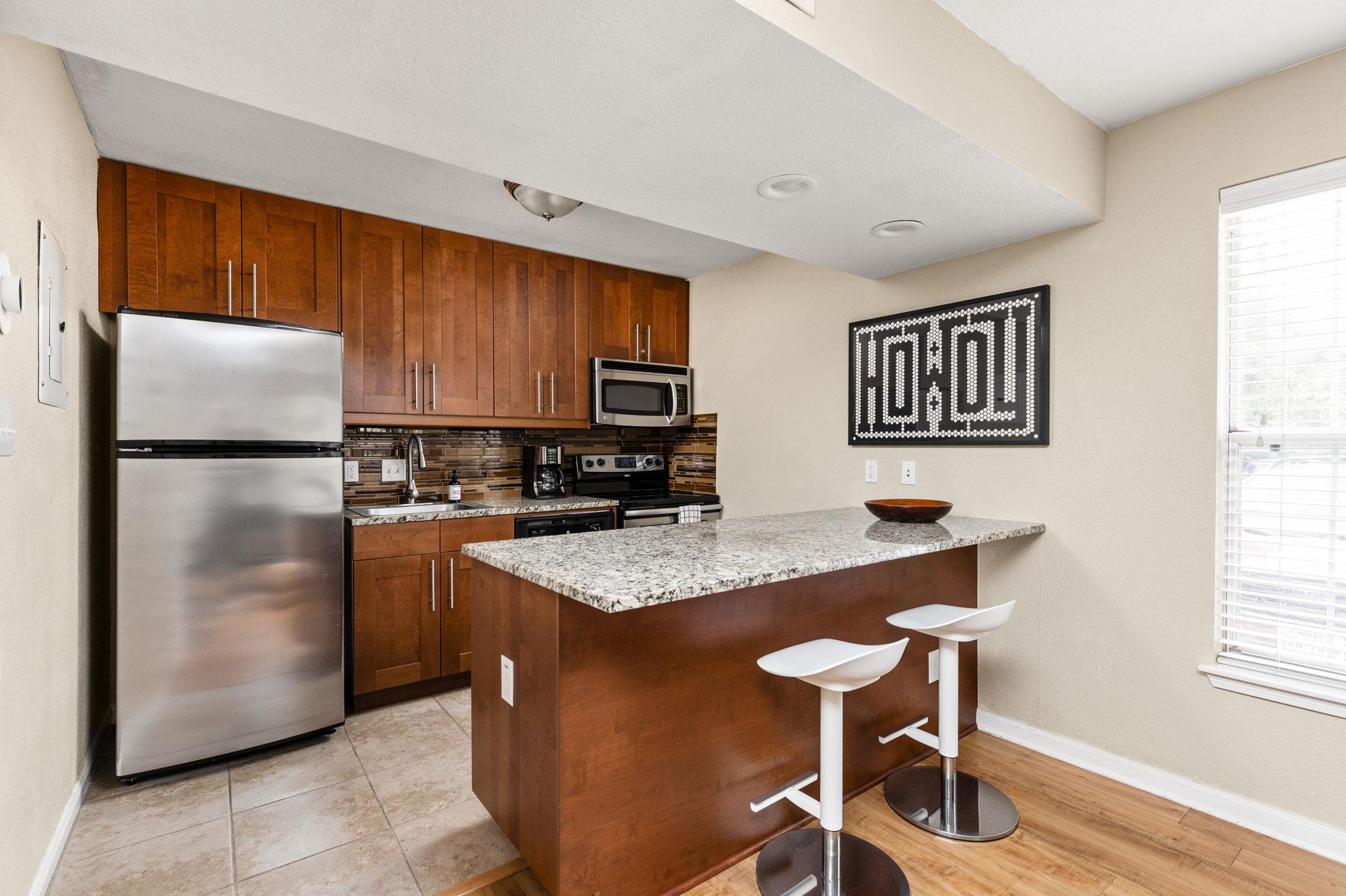 7685 Northcross DR — photo 4