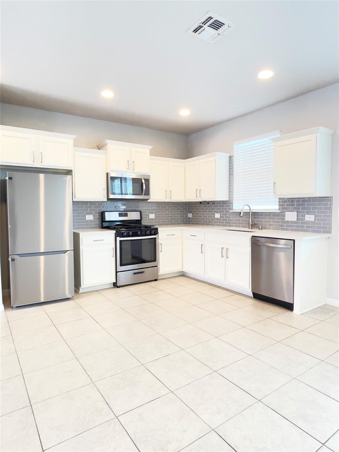363 Eagle Brook LN — photo 3