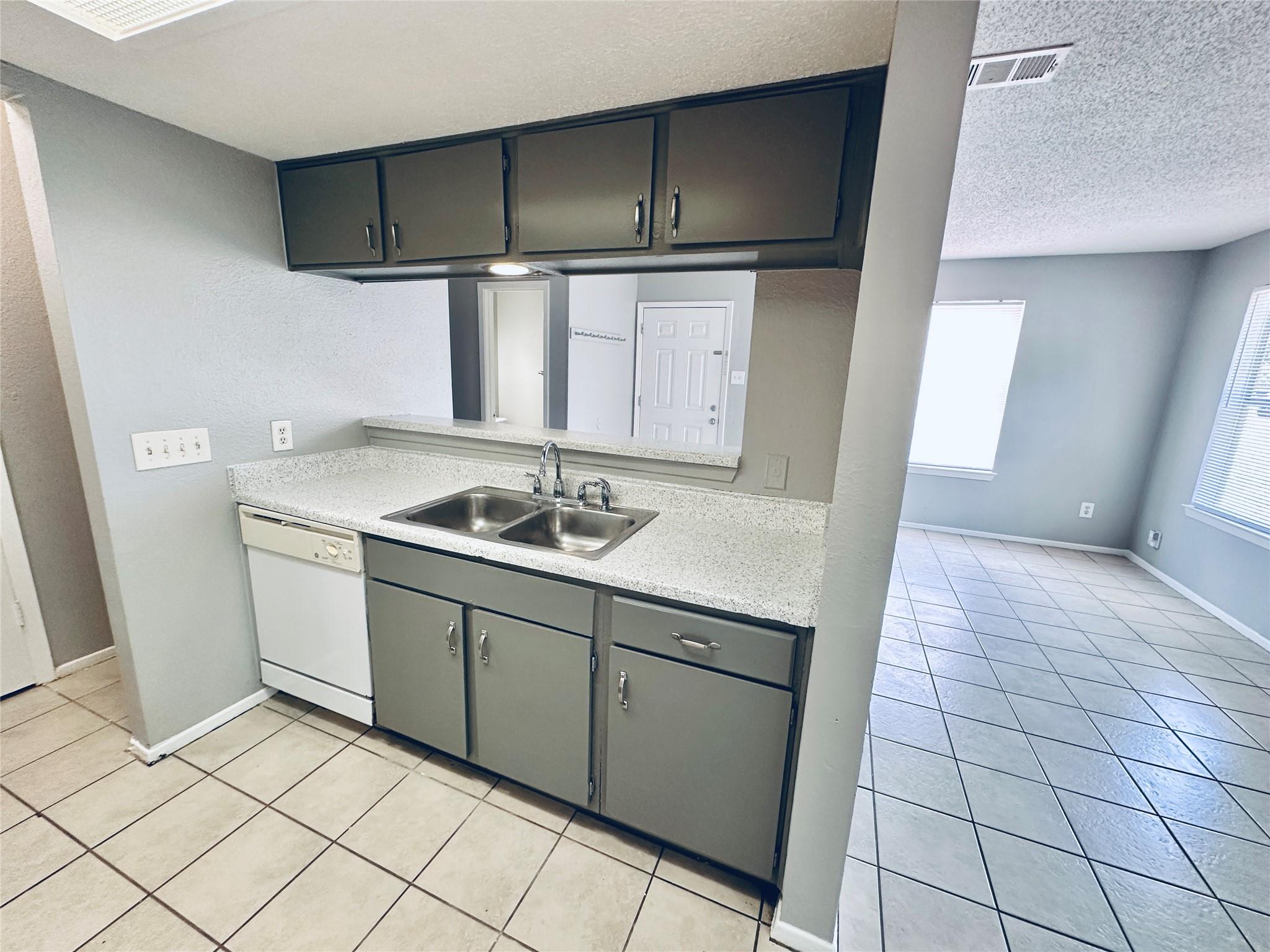 5305 Woodland Oaks CT #A — photo 3