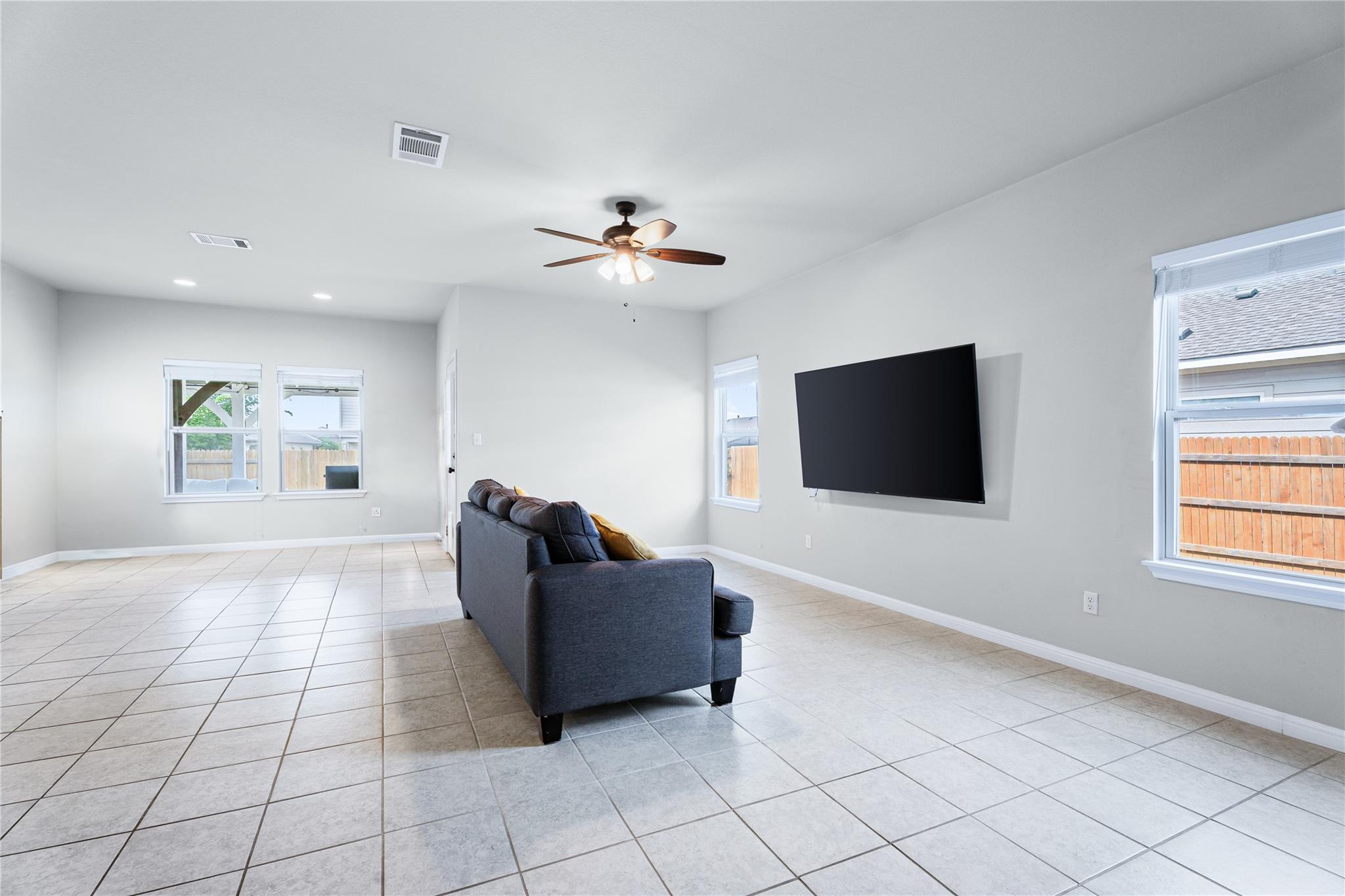 237 Driftwood LN — photo 4
