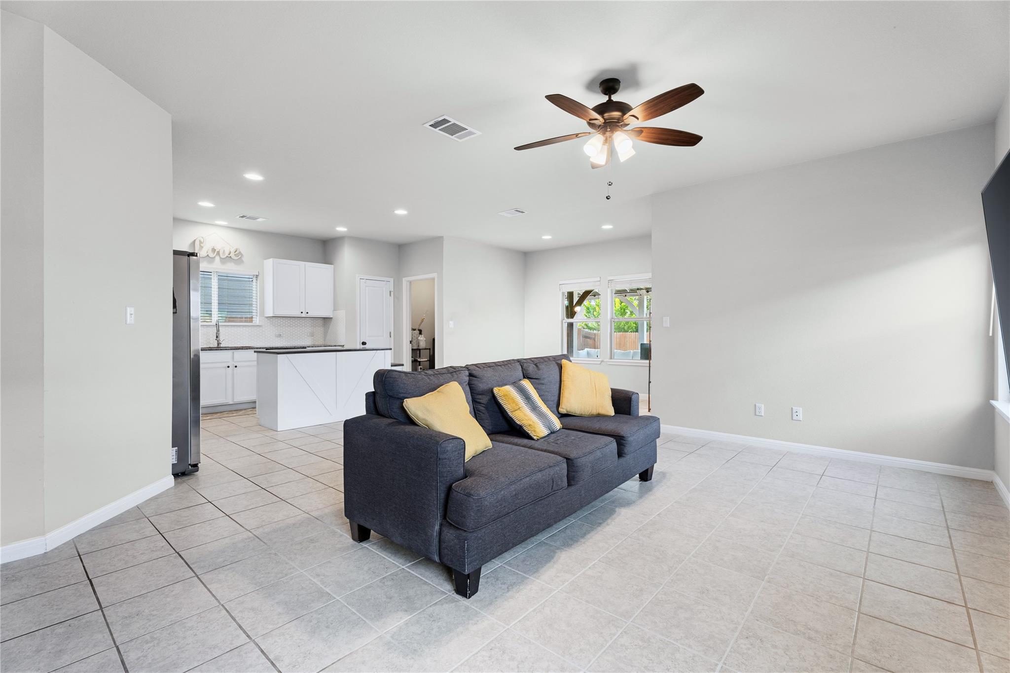 237 Driftwood LN — photo 5
