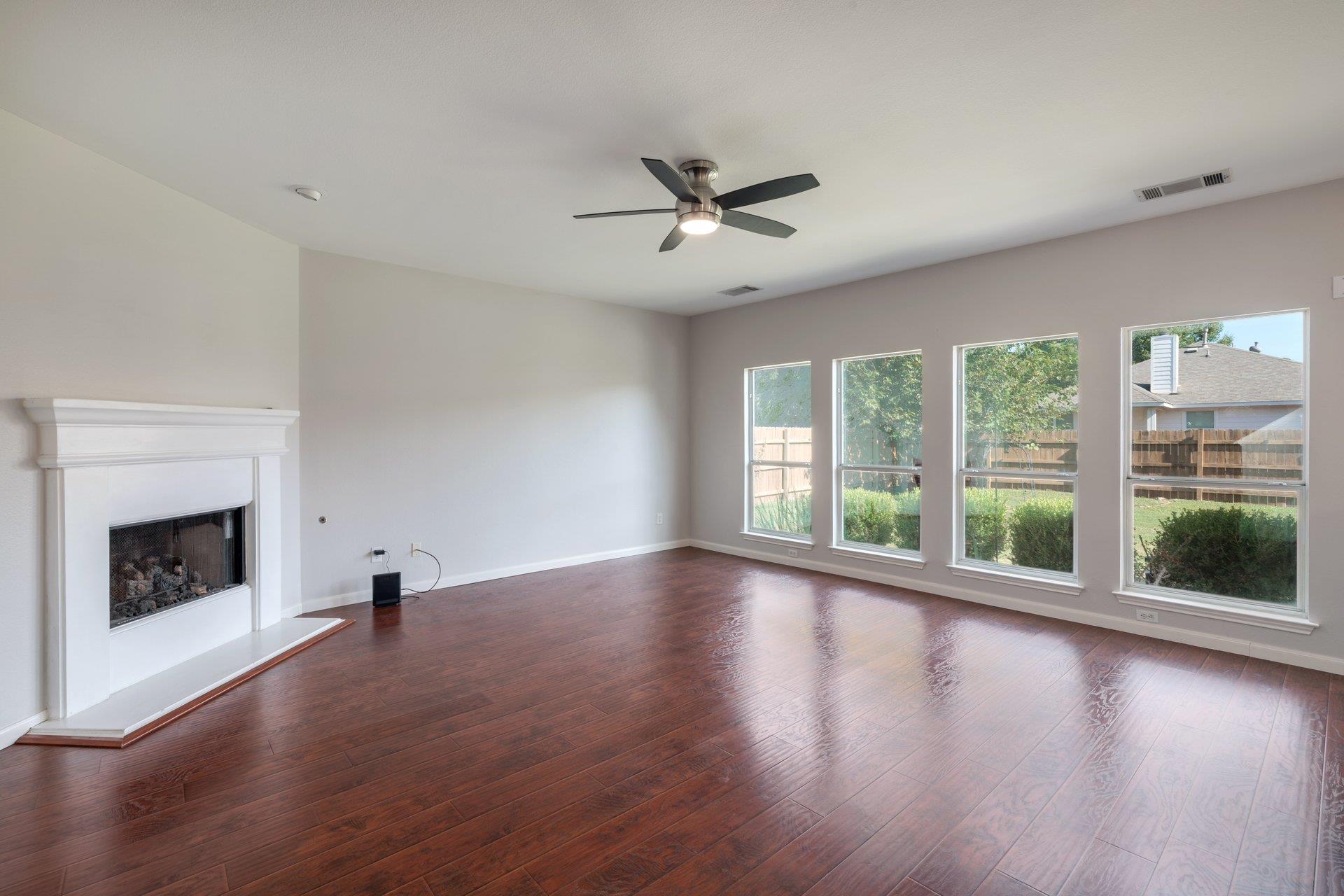 20516 Farm Pond LN — photo 4