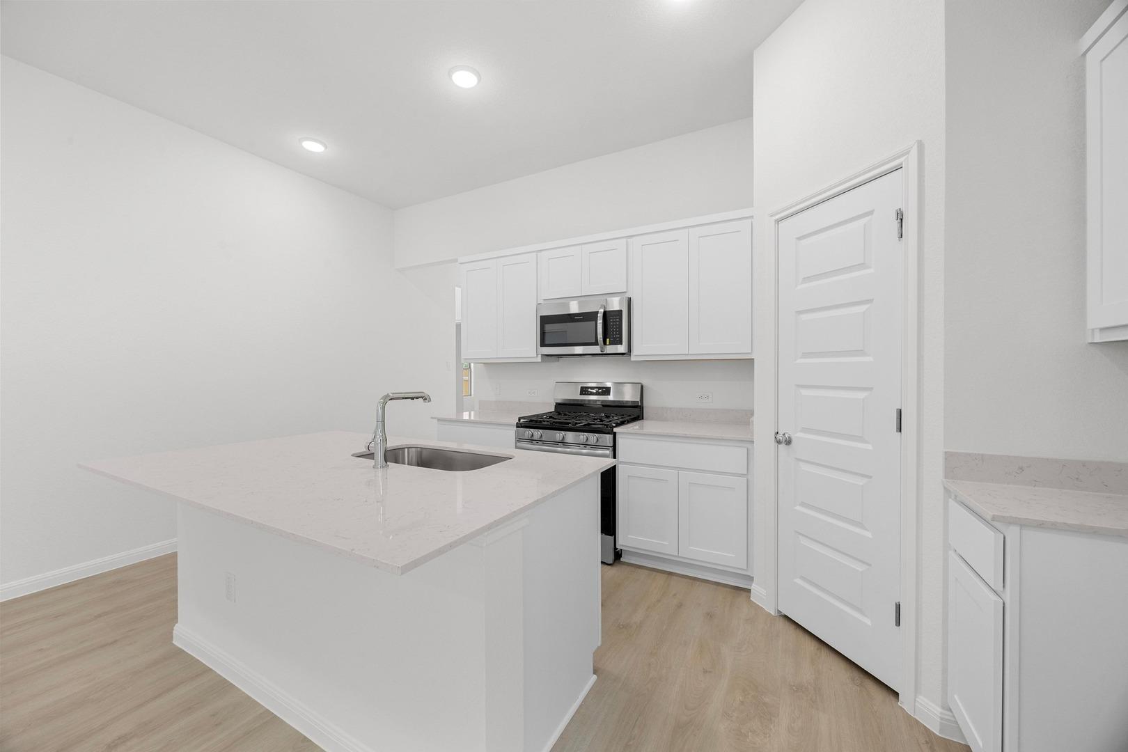191 Hornet ST — photo 4