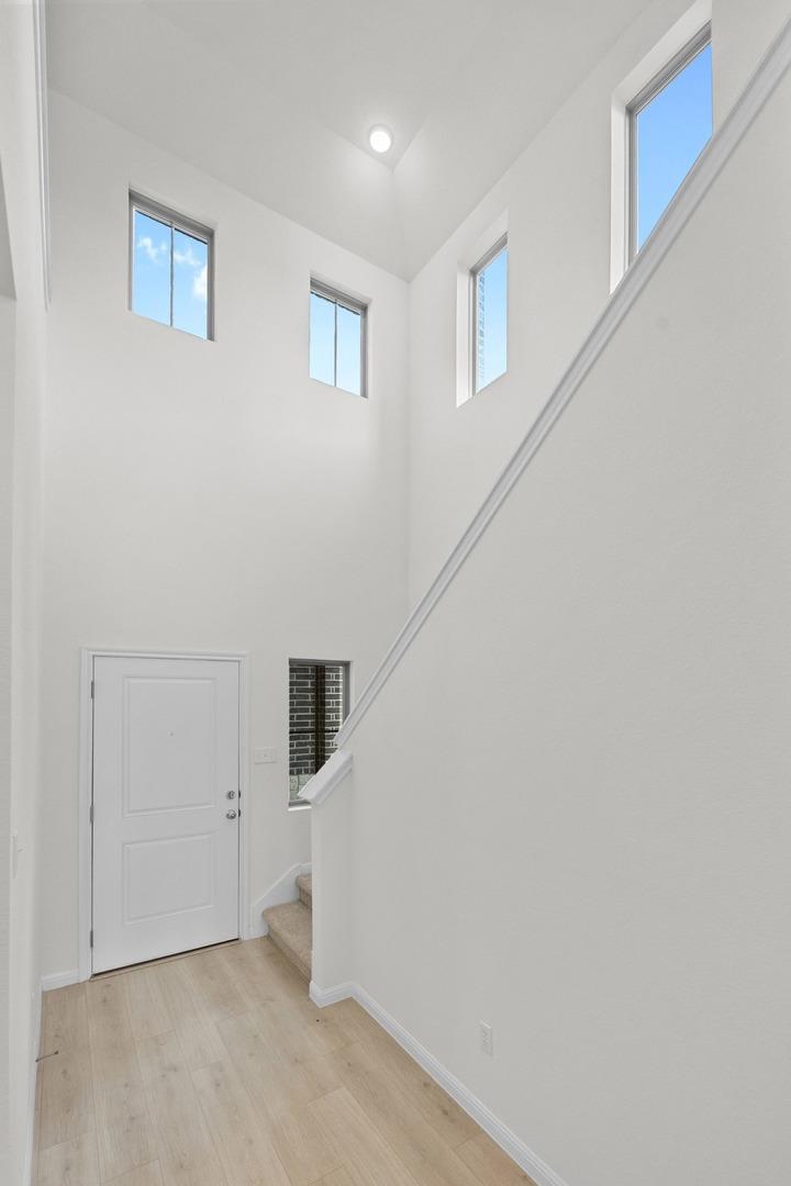 205 Hornet ST — photo 3
