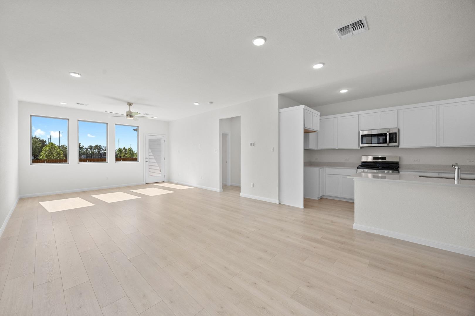 205 Hornet ST — photo 5