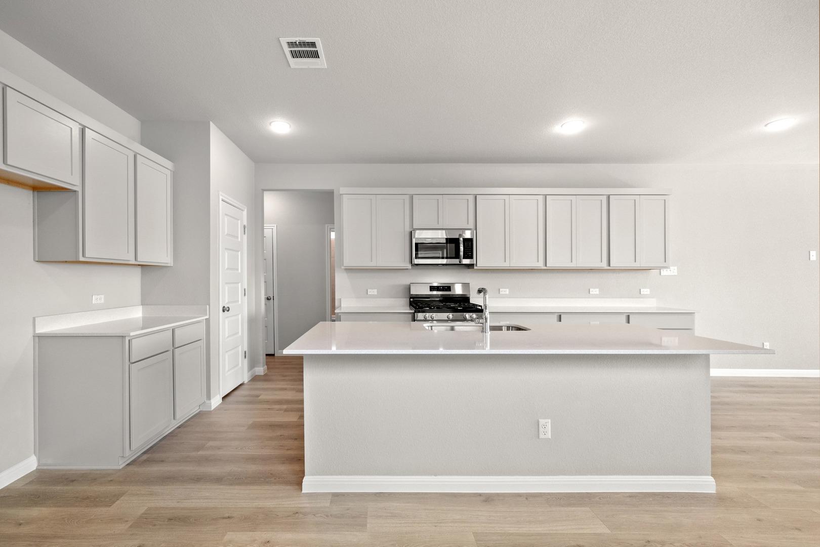 207 Hornet ST — photo 4