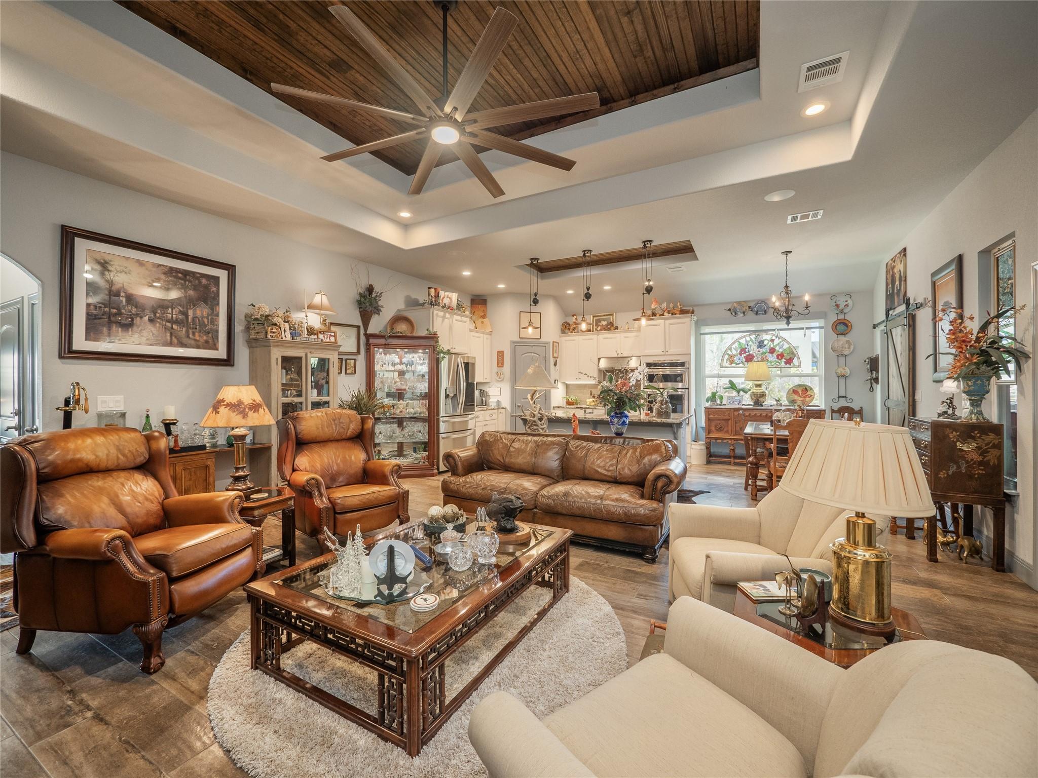 308 Buckhorn DR — photo 4