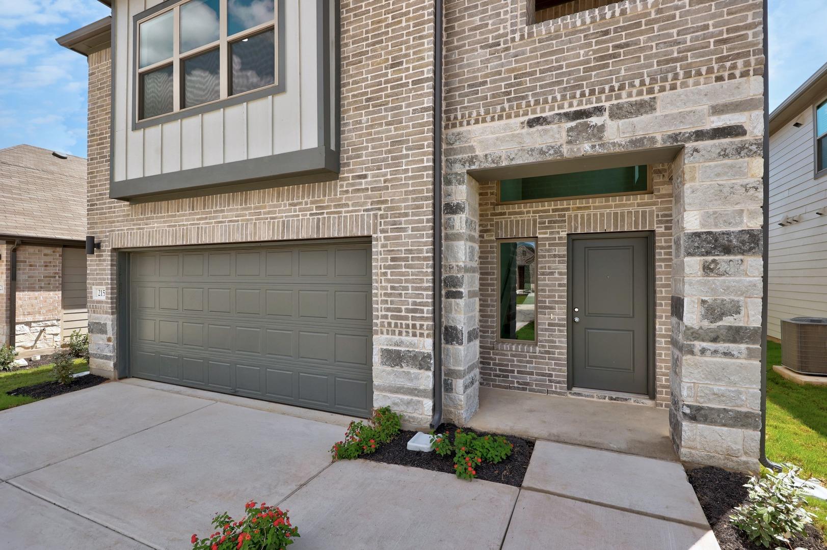 215 Hornet ST — photo 4