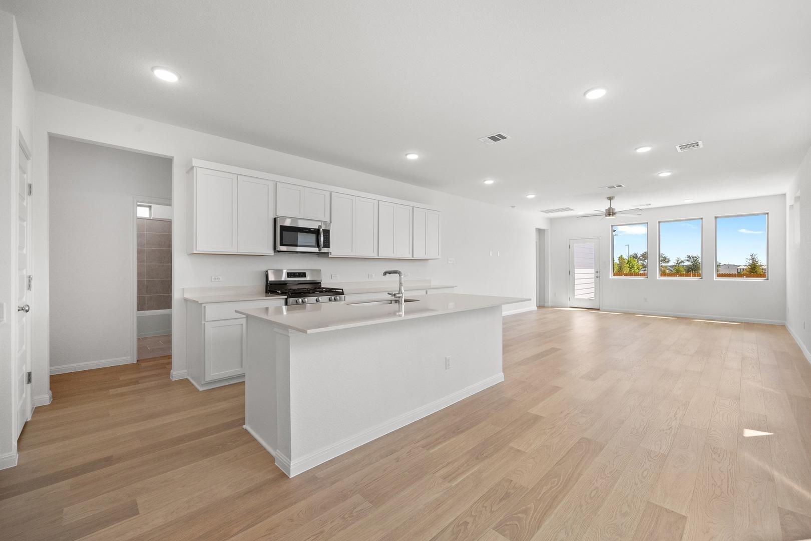 215 Hornet ST — photo 5