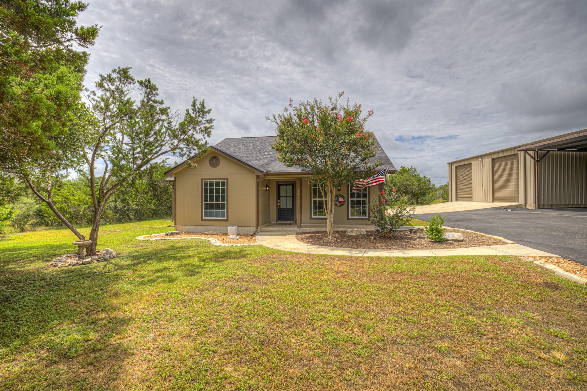 1100 Yaupon DR — photo 3