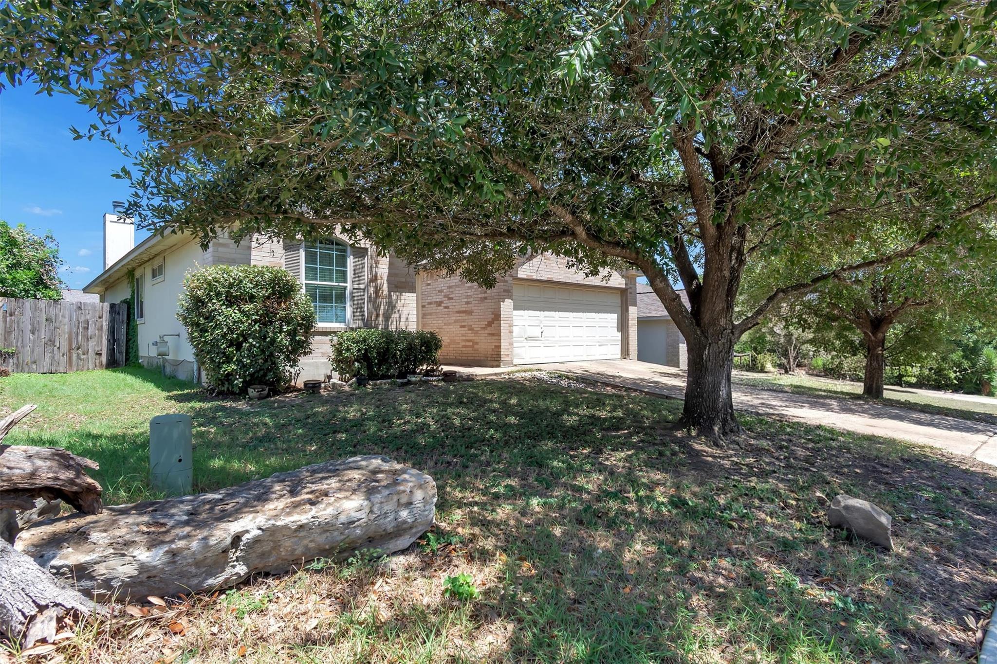 411 Estate DR — photo 3