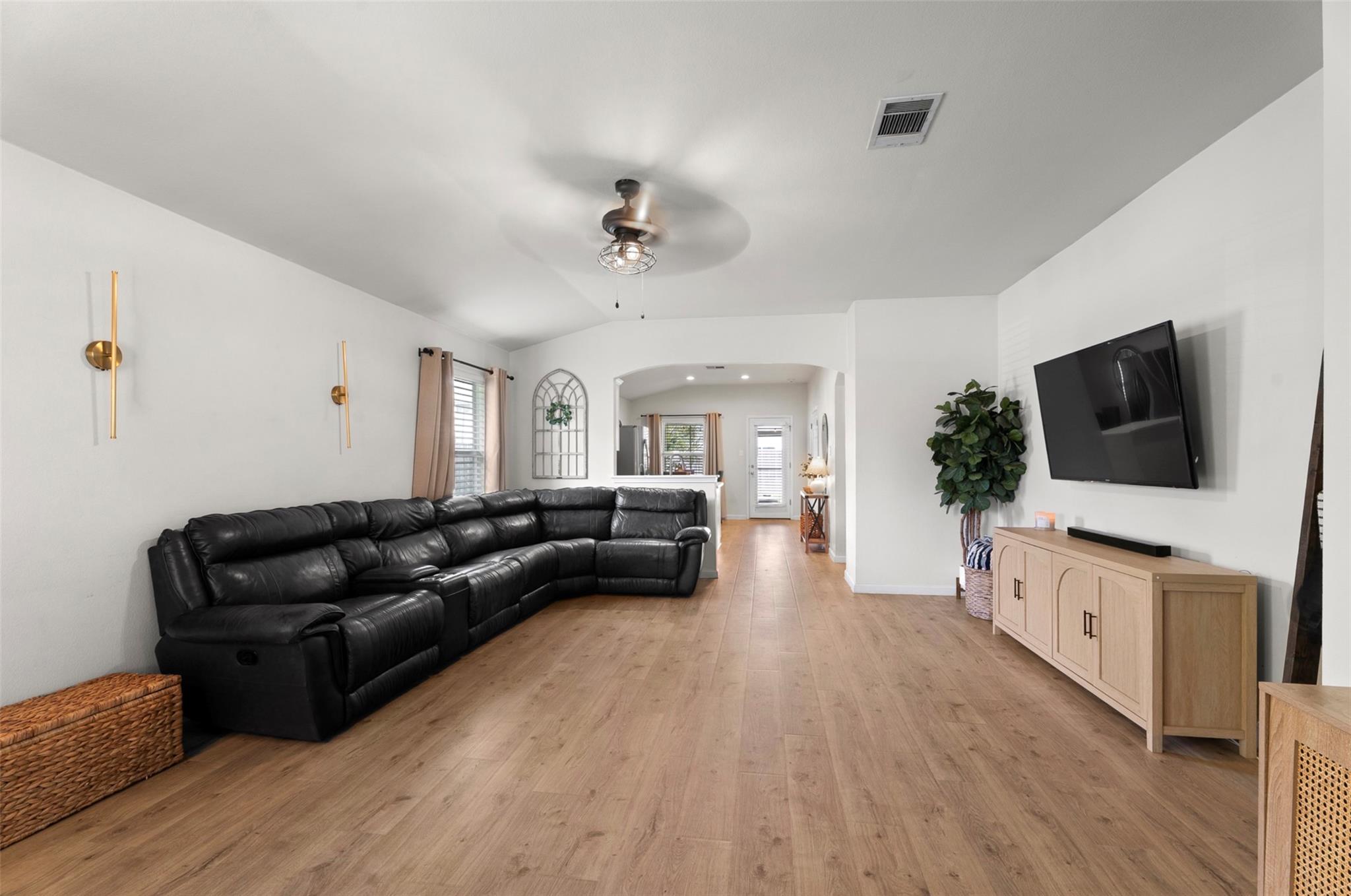 214 Jennifer LN — photo 4