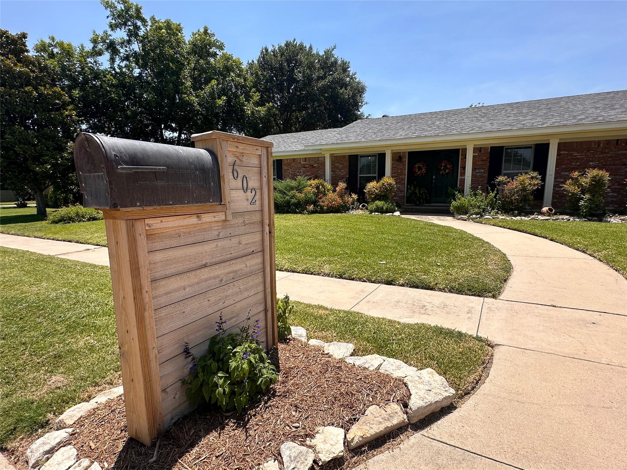 602 Lydia DR — photo 3