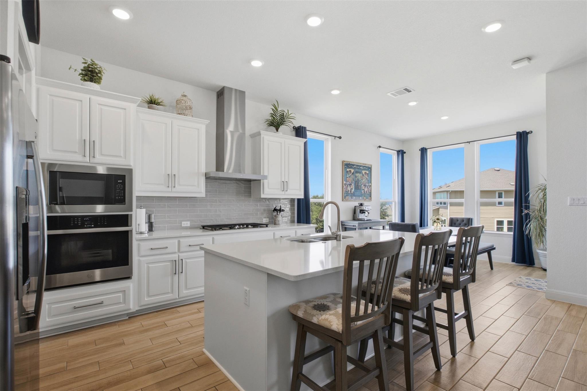 113 Corbin Ave — photo 3