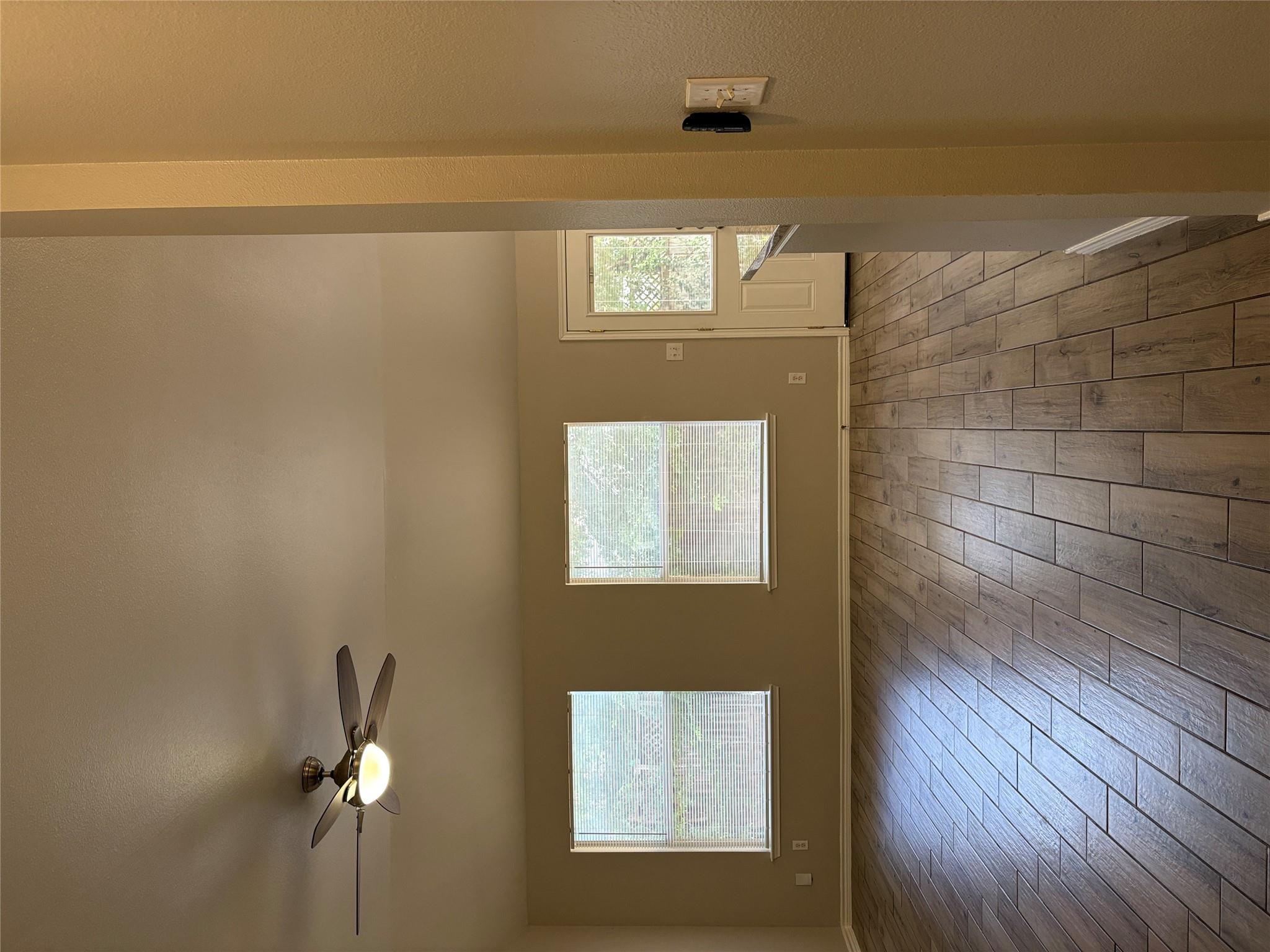 2405 Wisteria WAY — photo 4