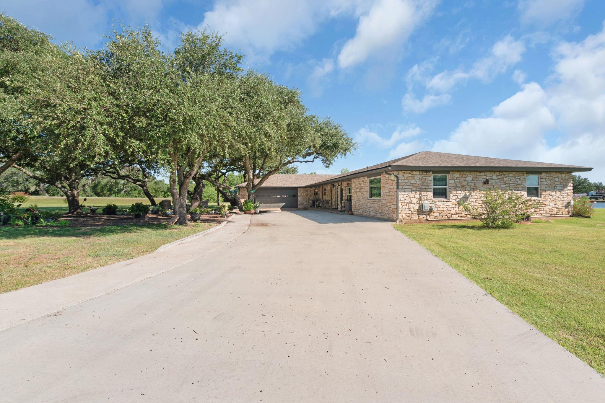 208 Iris Lane LN — photo 3