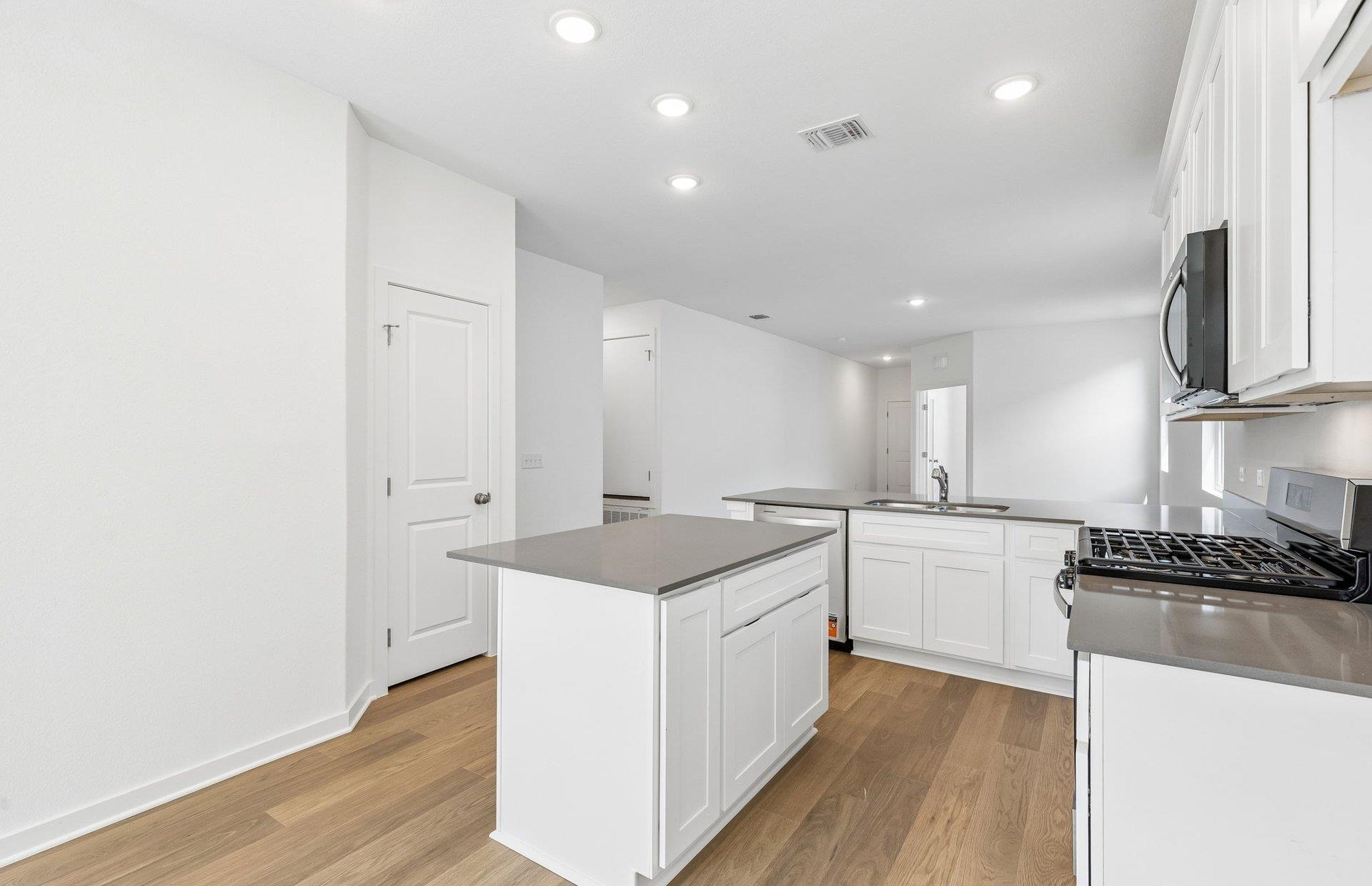 256 Elk Ave — photo 4
