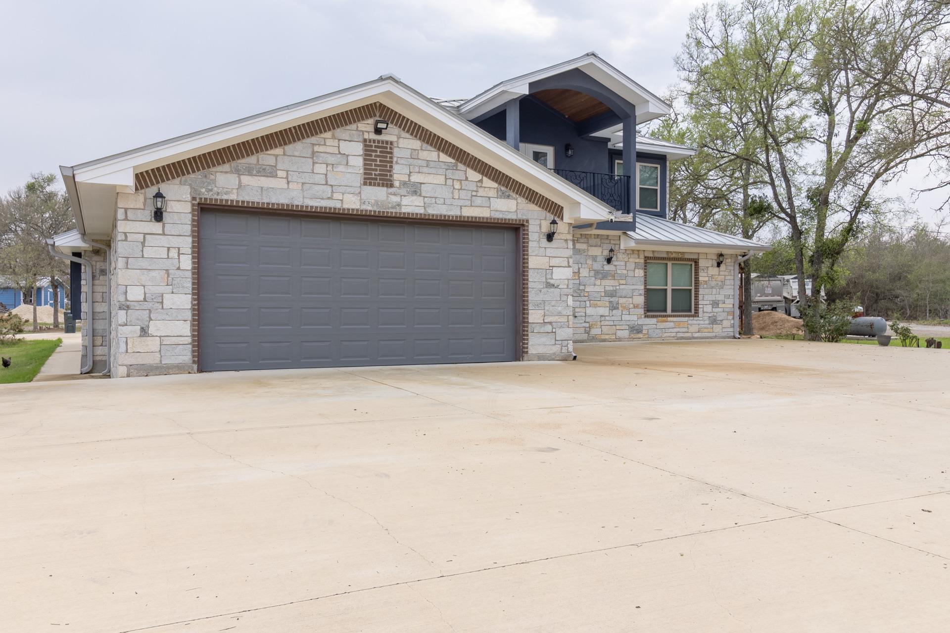 319 Lonesome Dove DR — photo 3