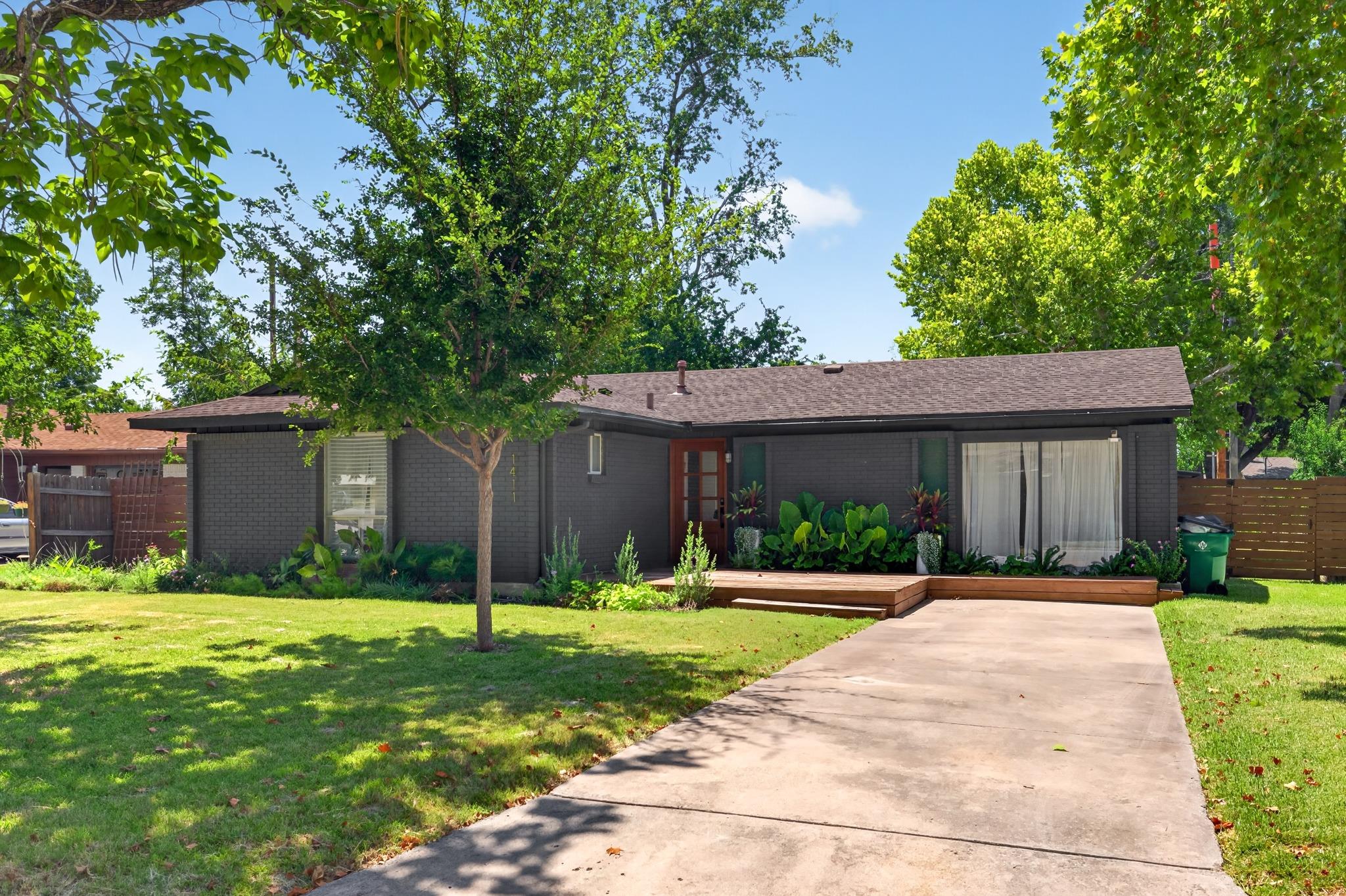 1411 Gilmore ST — photo 3