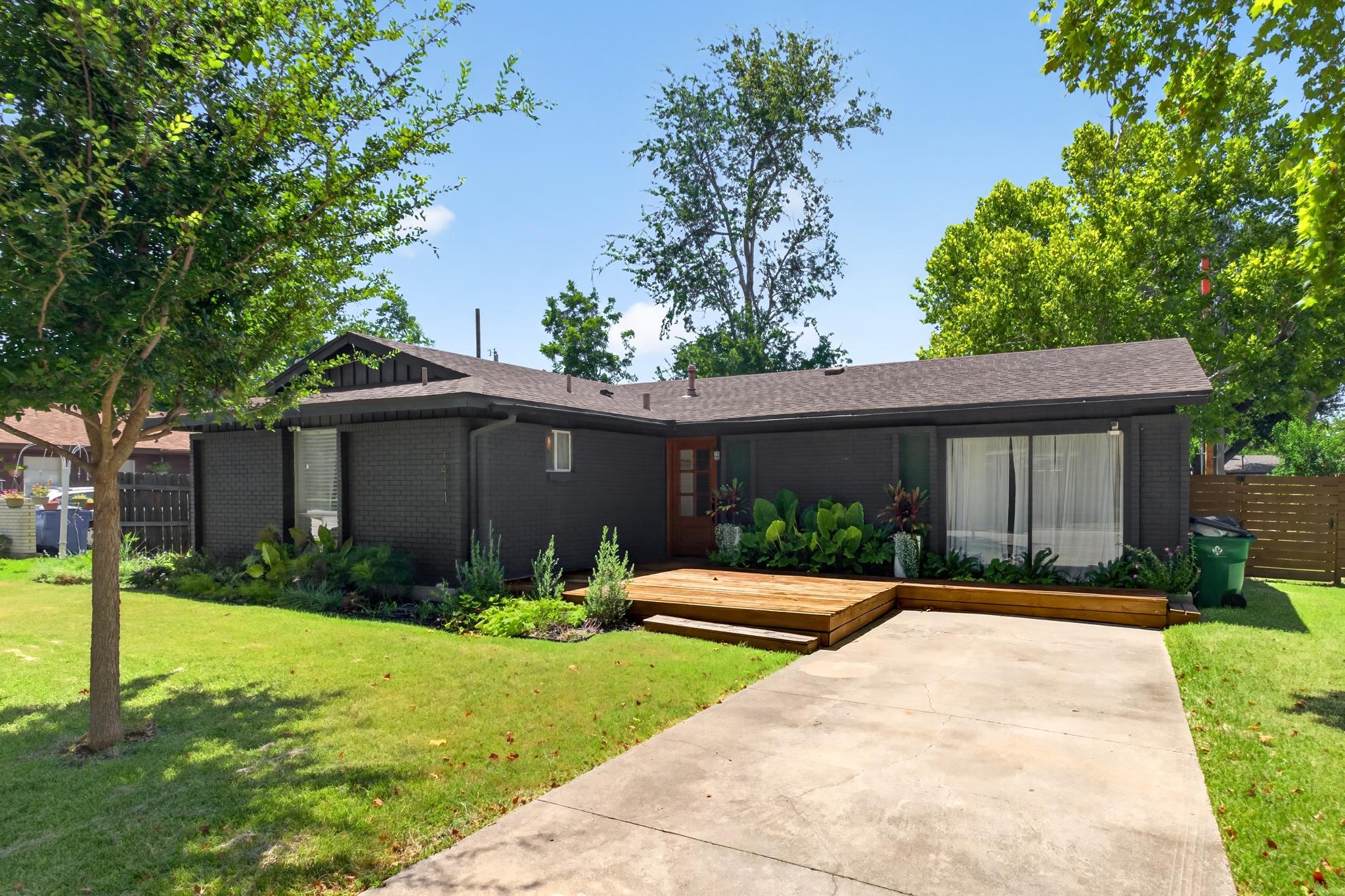 1411 Gilmore ST — photo 4