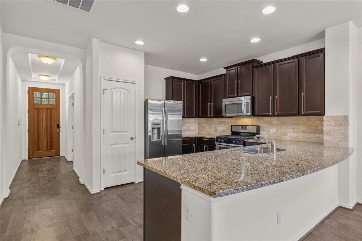 332 Fletcher BND — photo 5