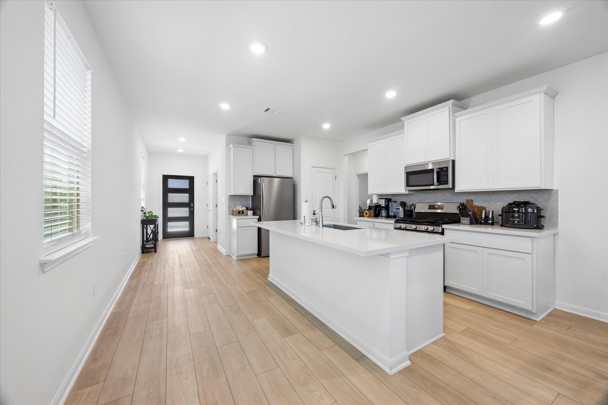 685 Papaya DR — photo 3