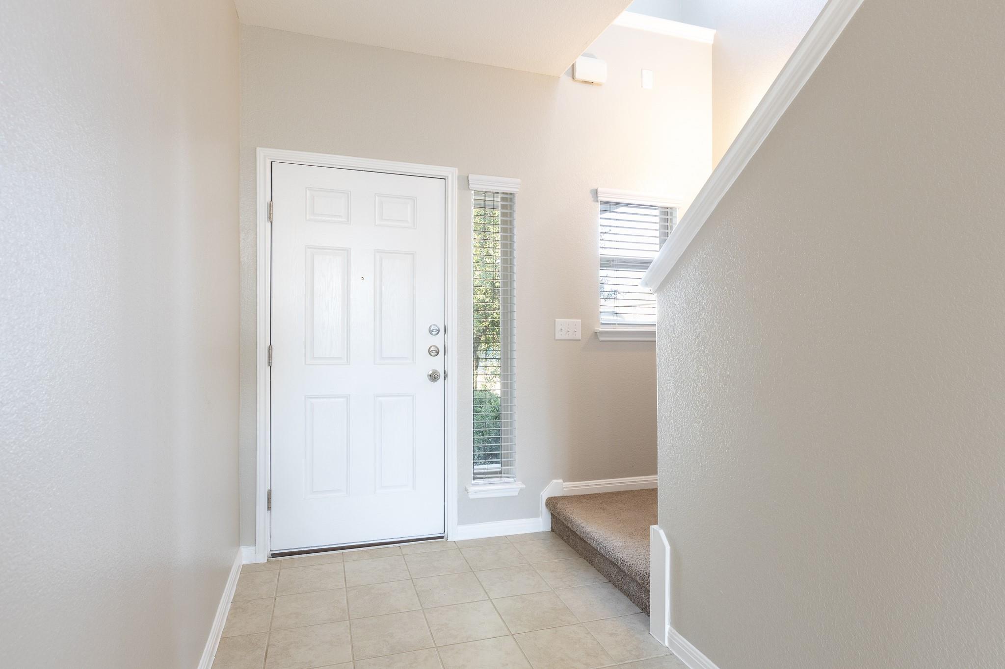 245 Pearl WAY — photo 4